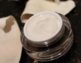 去細紋眼霜排行榜 蘭蔻“小黑瓶”大眼精華RMB680淡化黑眼圈