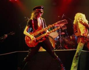 世界十大重金屬歌手 Metallica也是金屬樂隊的開創者