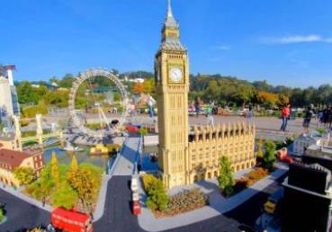 世界主題公園 丹麥蒂沃利公園位于哥本哈根的市中心