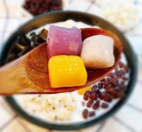 芋圓甜品品牌十大排行榜 鮮芋仙堅(jiān)持以純手感遵循傳統(tǒng)工法