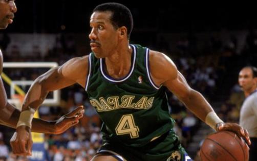 盤點(diǎn)NBA十大詭異罰球 巴里端尿盆投法怪異無比