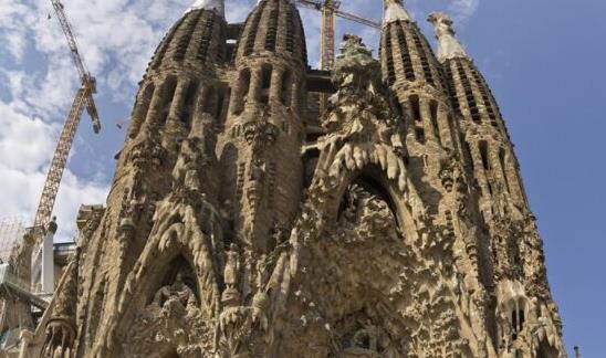 世界上最美的爛尾樓 神圣家族大教堂修建135年仍未完工