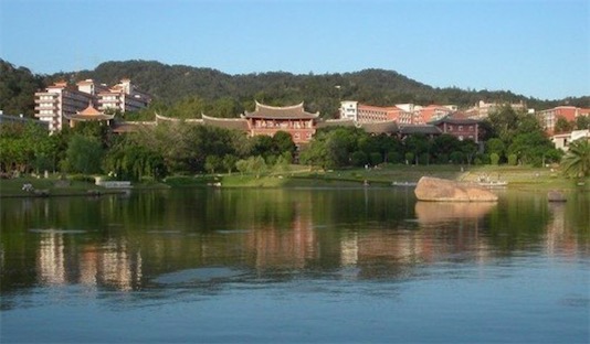 全國十大最美校園湖泊排名 北大的未名湖美如畫