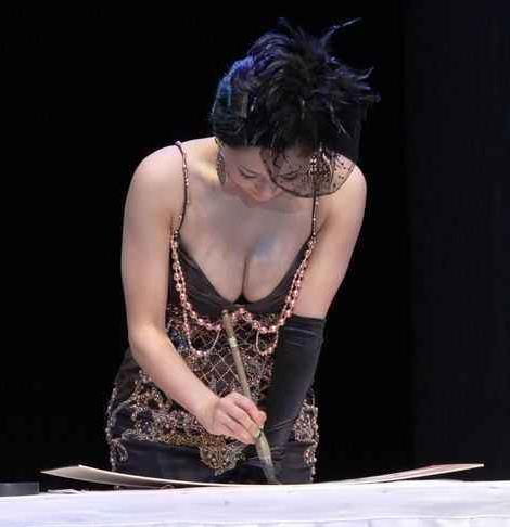 來中國瘋狂撈金的10大日本AV女優(yōu) 童顏巨乳蒼井空在中國人氣最高