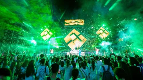 廈門方特七夕夜浪漫來襲,絕美極光驚艷鷺島