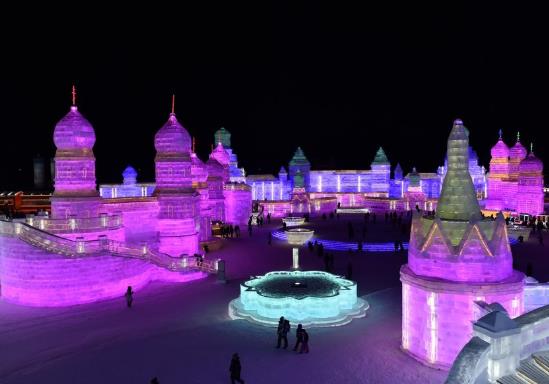 去哈爾濱看冰雕要準備什么?在哈爾濱什么時候能看冰雕大世界