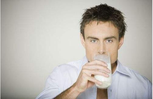 什么時候喝牛奶的效果是最佳 喝牛奶的注意事項