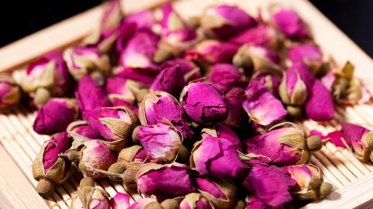 喝玫瑰花茶的好處及功效,玫瑰花茶的搭配有哪些?