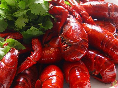 小龍蝦怎么剝殼?巧剝小龍蝦的方法