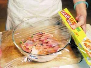 保鮮膜能用微波爐加熱嗎?微波爐加熱保鮮膜有毒嗎