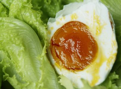 怎樣腌咸鴨蛋蛋黃出油多?咸鴨蛋的腌制方法