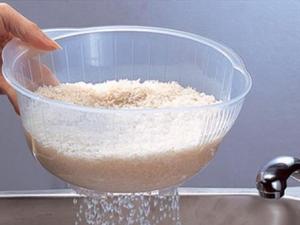 如何淘米煮飯更營養(yǎng)？糾正淘米煮飯常見的誤區(qū)