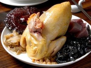 如何鑒別散養雞與速成雞？散養雞與速成雞的區別