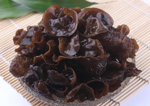 �ß�ˮ���^�ĸ�ľ������ֱ�ӿո�ʳ�Æ���