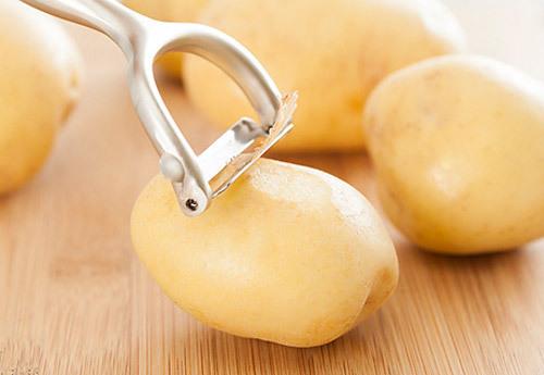 怎樣快速去除土豆皮?新鮮土豆去皮方法