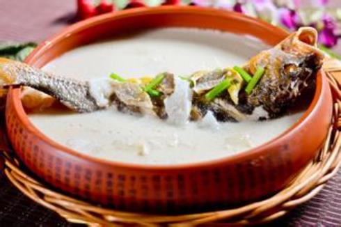 如何燉出奶白色的魚湯?怎樣燉魚湯味道更鮮