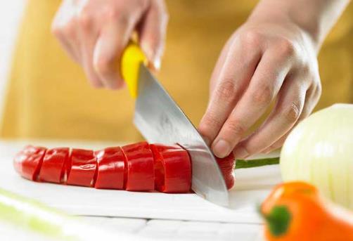切辣椒辣到手怎么辦?怎樣切辣椒不會辣手