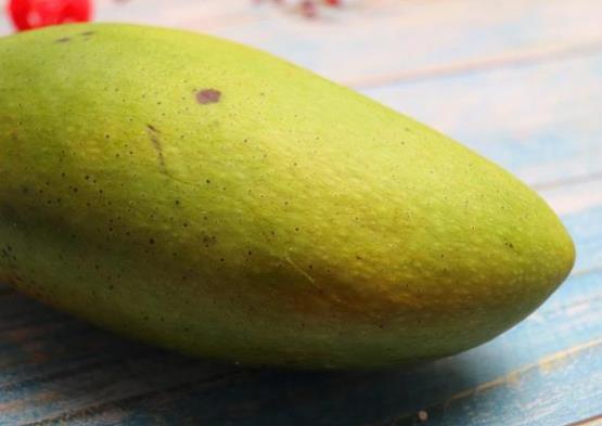 大青芒果硬的能直接吃嗎 怎么辨別青芒果熟沒熟 催熟青芒果妙招