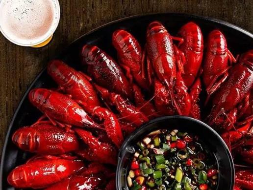 小龍蝦買活的好還是速食的好?小龍蝦買大的劃算還是小的劃算