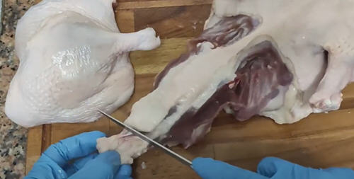 整只鴨子怎么切?一整只鴨子斬解方法圖解4