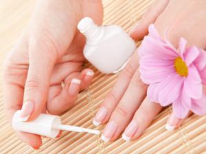 指甲油怎么洗？衣服上的指甲油怎么洗