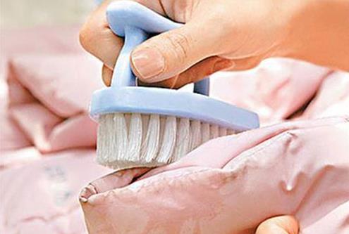 羽絨服怎么洗最好?手洗還是干洗?可以用洗衣機洗嗎