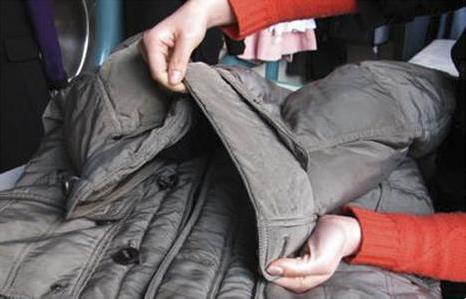 羽絨服上油漬怎么洗
