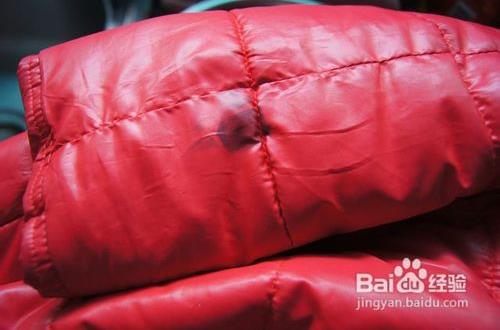 羽絨服上油漬怎么洗