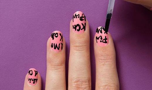 衣服上的指甲油怎么洗?如何選購指甲油