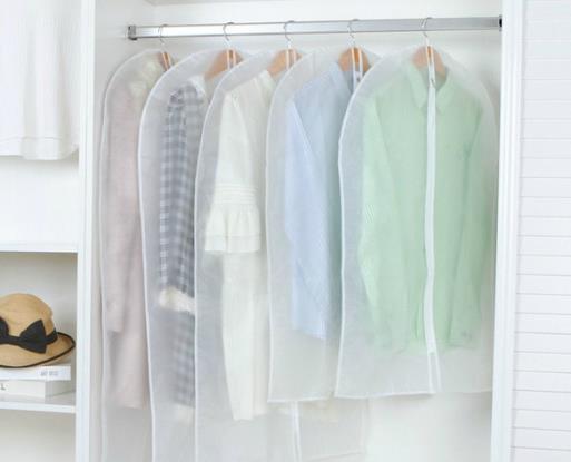 衣服防塵罩是塑料的好還是布的好?衣服放在防塵袋里面會(huì)不會(huì)霉?