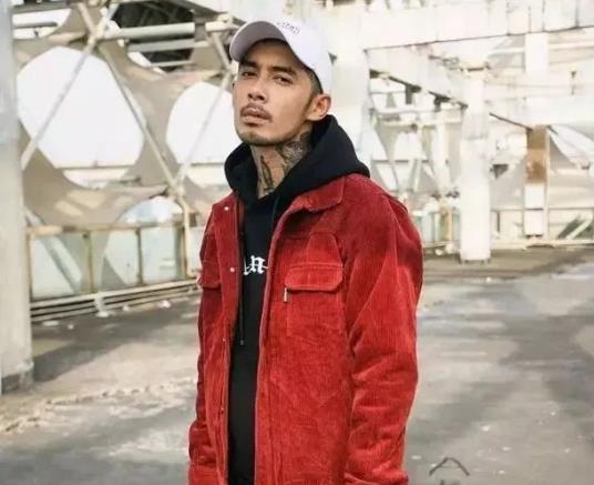 燈芯絨褲子搭配什么鞋子?燈芯絨衣服老氣嗎?