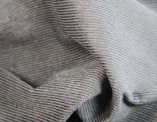 燈芯絨加絨好還是不加絨好?黑色燈芯絨粘毛怎么辦