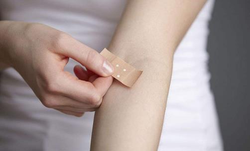 藥膏沾在皮膚上怎么洗 如何正確使用藥膏