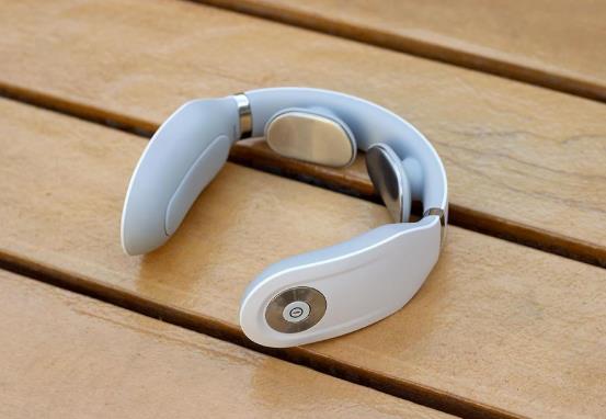 用skg按摩儀脖子長紅疙瘩怎么回事?skg按摩儀不震動了中間掉出來是咋回事