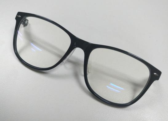 防藍光鏡片發黃是怎么回事?怎樣判斷眼鏡是不是真的防藍光?
