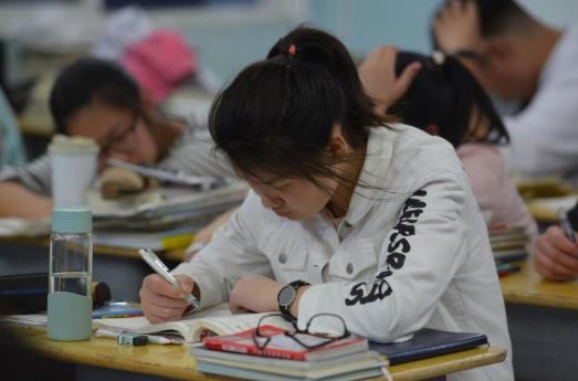 中考心態(tài)崩了怎么辦?中考前怎么鼓勵孩子?