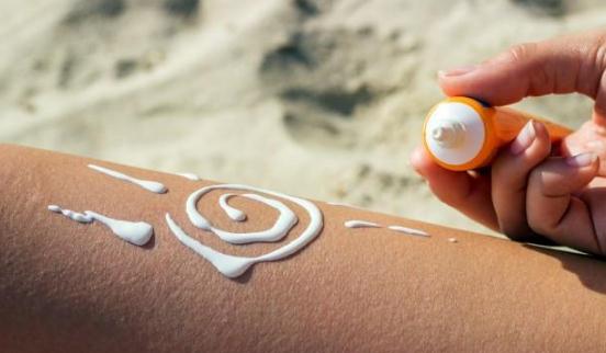 含酒精防曬霜可以帶上飛機(jī)嗎 防曬霜含酒精好還是不含好