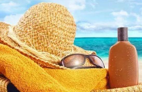 含酒精防曬霜可以帶上飛機(jī)嗎 防曬霜含酒精好還是不含好