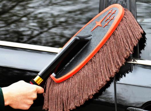 新買的愛車有必要備一把車撣子嗎?如何正確使用汽車撣子才能不損壞車漆?