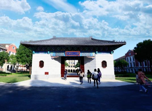 大學(xué)報到最晚可以晚幾天?大學(xué)新生報到完可以出去嗎?