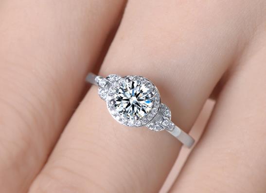 鉆戒尺寸改大對質量有影響嗎?鉆戒vs1更好還是vs2更好