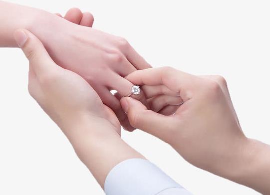 為什么戴戒指手指會變綠?戴戒指手指起泡還瘙癢是怎么回事