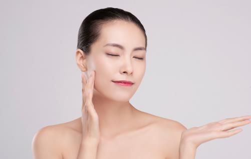 刷酸后痘痘冒出白頭要擠掉嗎 刷酸之后要洗掉嗎