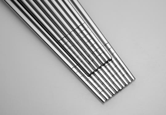 不銹鋼筷子變黃了還能用嗎?用不銹鋼筷子吃飯對人體有沒有害?