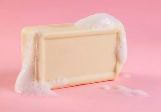 用起泡網打肥皂后要用水沖肥皂嗎?肥皂軟了怎么變硬?