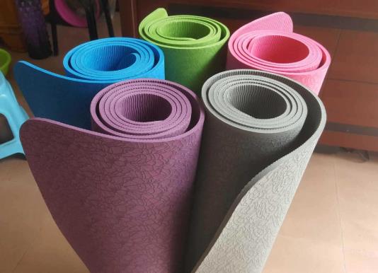 瑜伽墊上可以不穿衣服鍛煉嗎?瑜伽墊怎么保養(yǎng)?