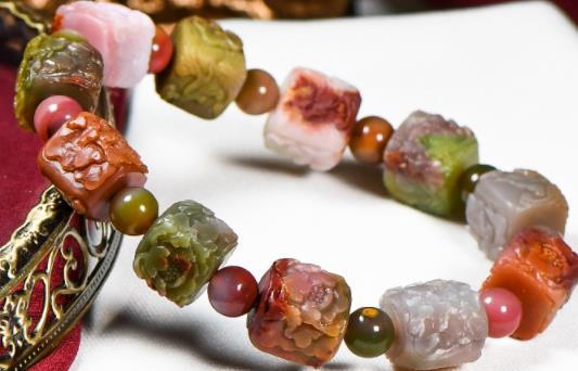 鹽源瑪瑙手串怎么識別真假 鹽源瑪瑙注膠與不注膠區別