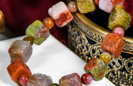 鹽源瑪瑙手串怎么識別真假 鹽源瑪瑙注膠與不注膠區別