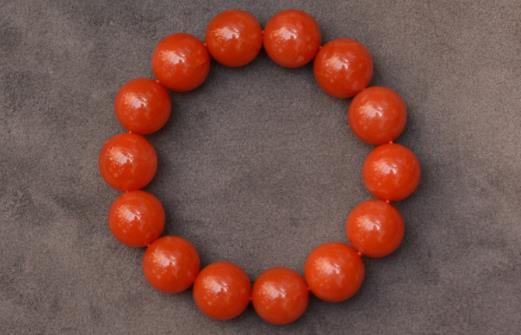 南紅瑪瑙有白點嗎 瑪瑙怎么看染沒染色