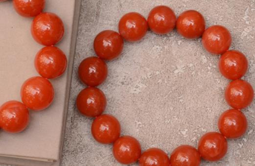 南紅瑪瑙有白點嗎 瑪瑙怎么看染沒染色